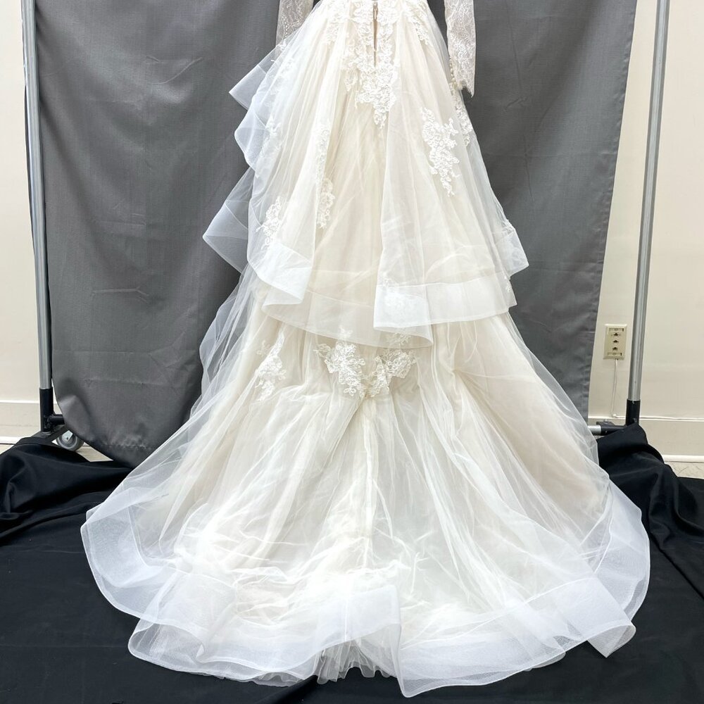 Monique Lhuillier Bliss Tiered Ballgown Wedding Dress - Picture 4 of 13